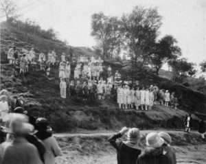 This photo appears to have been taken before the construction of the Sylvan Theater. The occasion is unclear although most of the children are dressed uniformly.-ERVHS, ND.