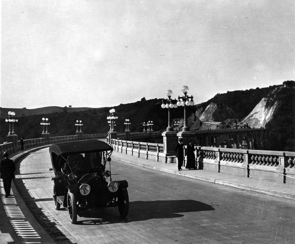 The bridge roadway facilitated both auto and pedestrian traffic. The original low railings presented a sad temptation to the suicidal. (ERVHS)